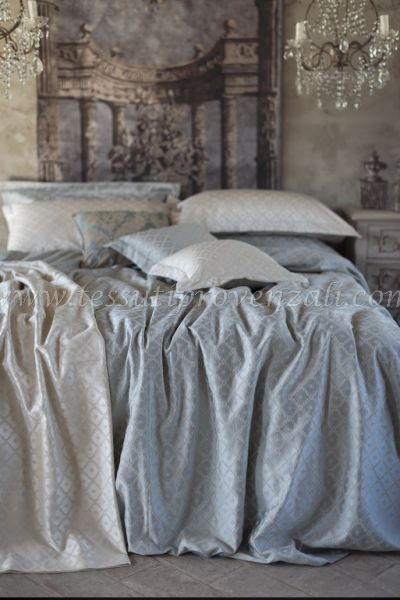 Copriletto matrimoniale Blanc Mariclò con federe serie "Allure" colore azzurro
